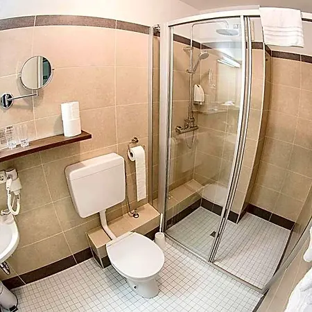 호텔 Fruehstueckshotel Waldbauer 3*
